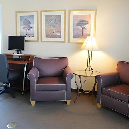 Quality Inn Fresno Yosemite Airport Extérieur photo
