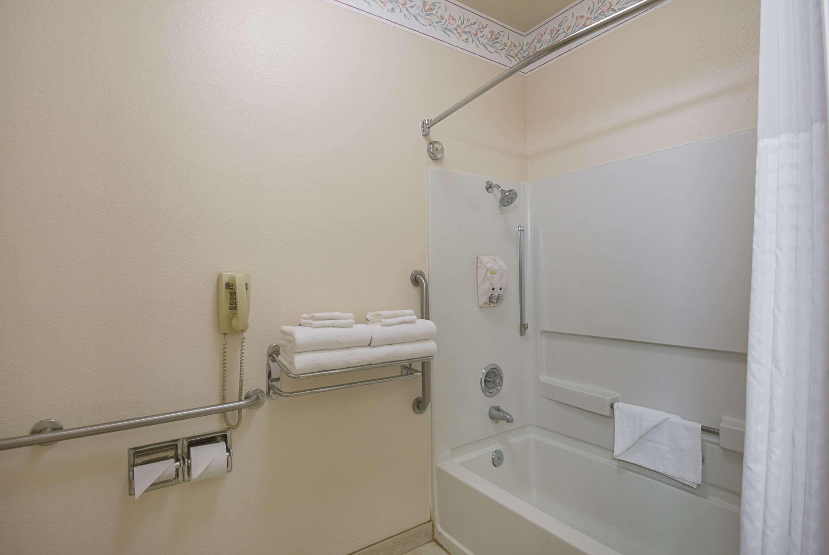 Quality Inn Fresno Yosemite Airport Extérieur photo