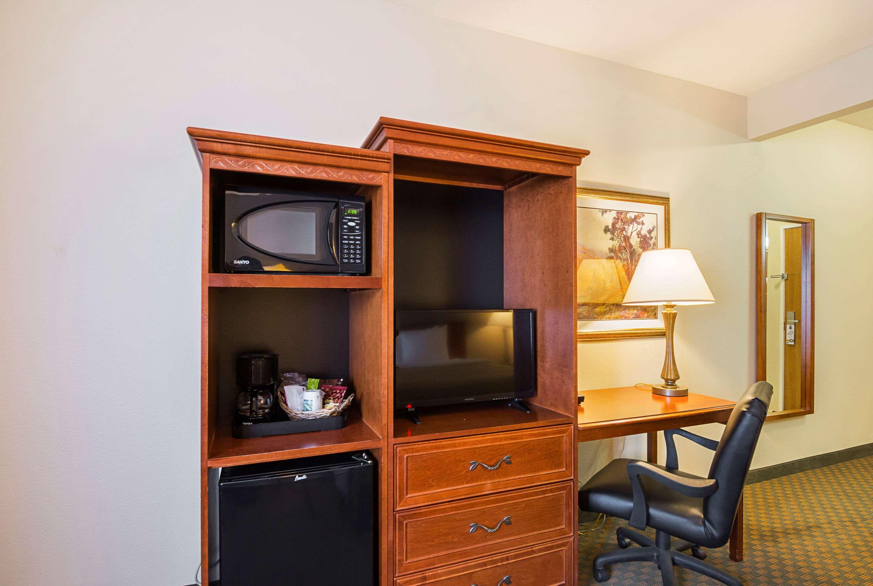 Quality Inn Fresno Yosemite Airport Extérieur photo