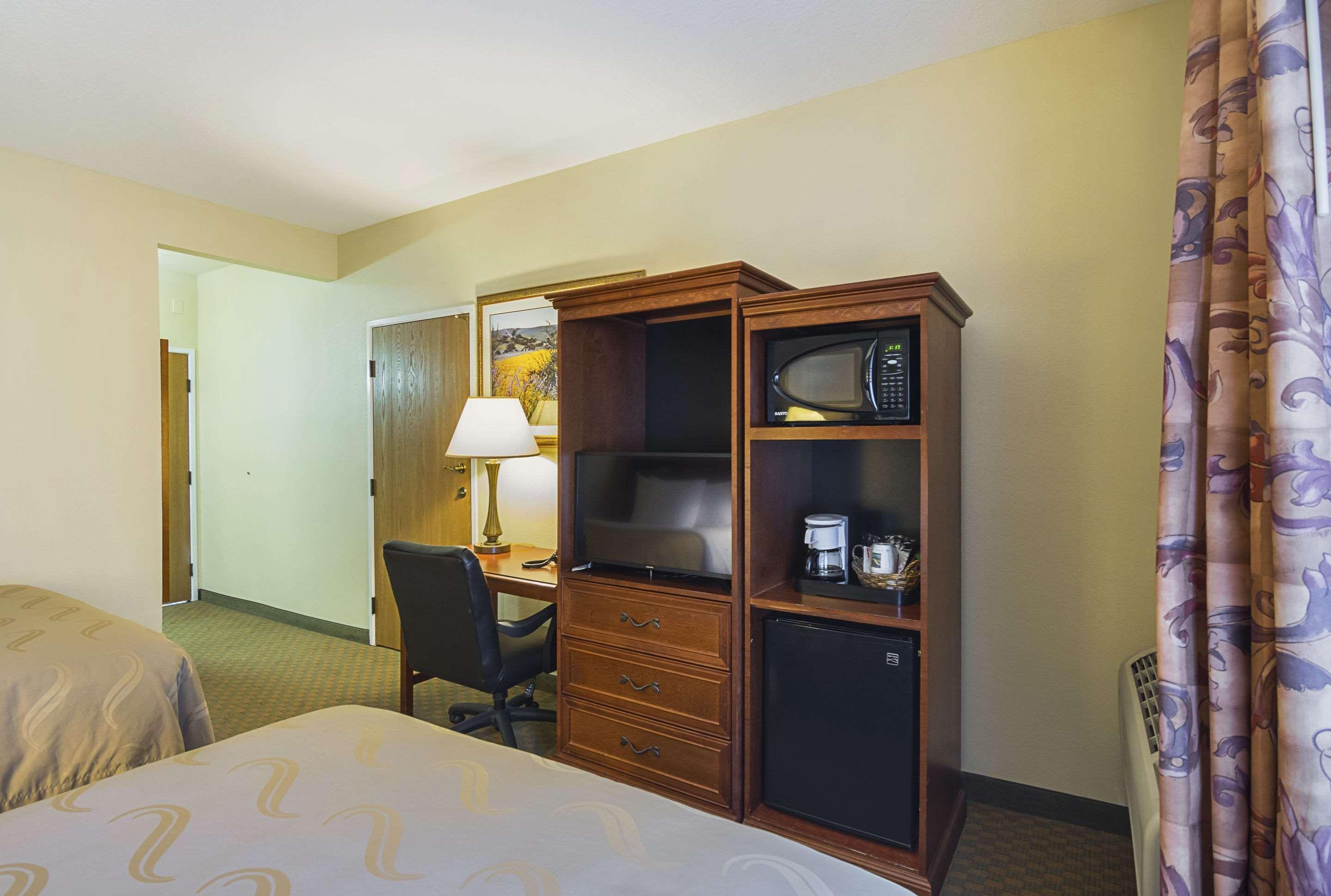 Quality Inn Fresno Yosemite Airport Extérieur photo