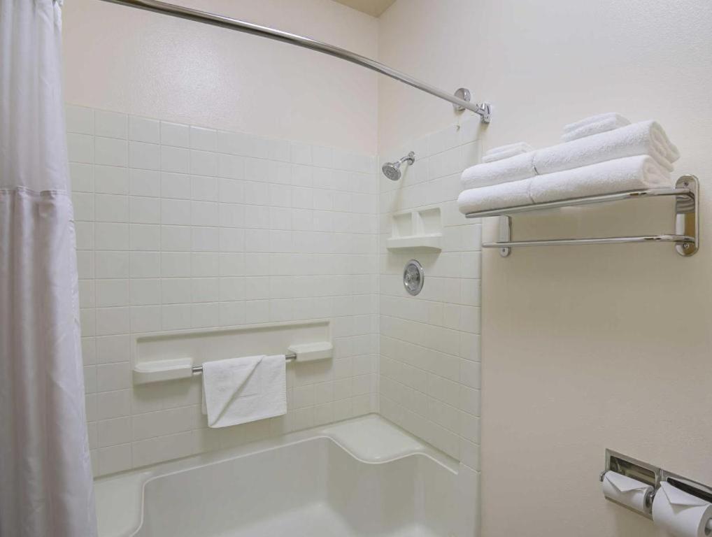 Quality Inn Fresno Yosemite Airport Extérieur photo