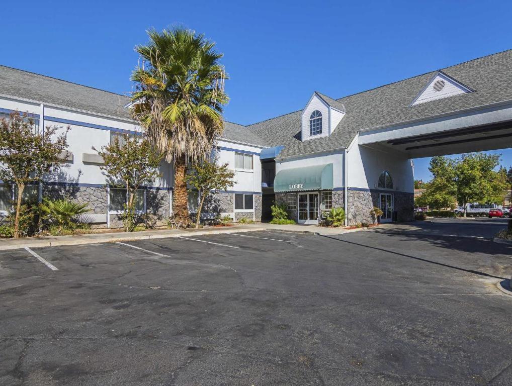 Quality Inn Fresno Yosemite Airport Extérieur photo