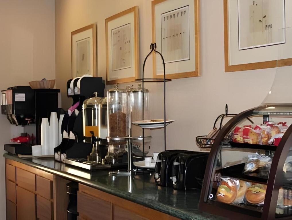 Quality Inn Fresno Yosemite Airport Extérieur photo