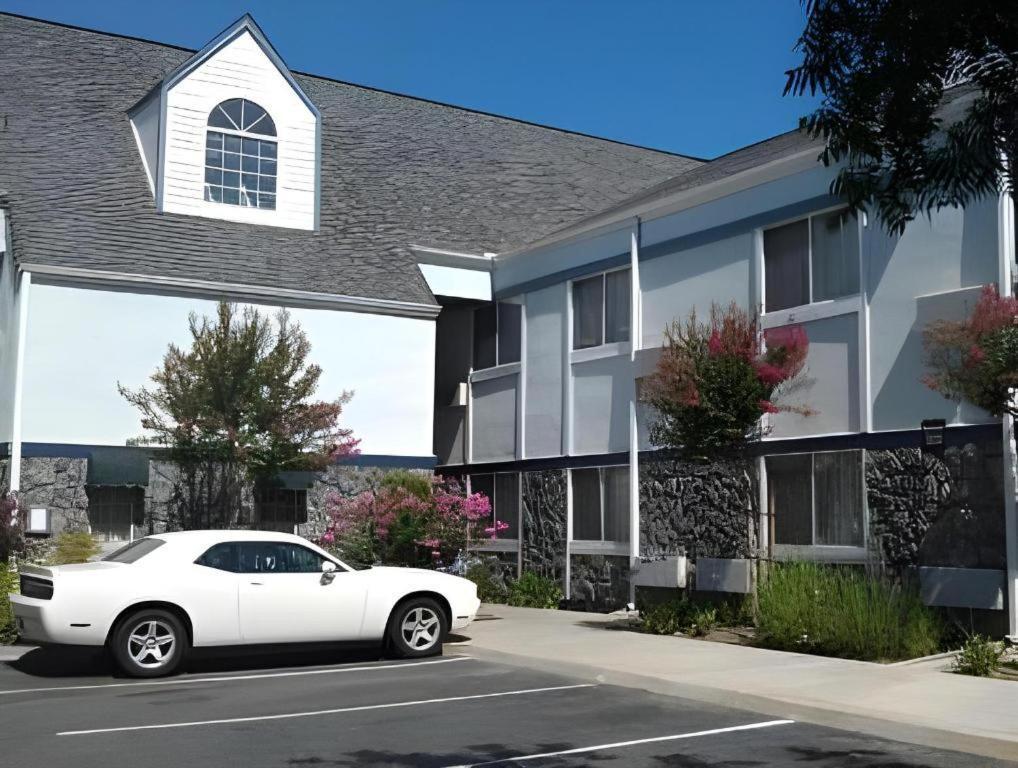 Quality Inn Fresno Yosemite Airport Extérieur photo