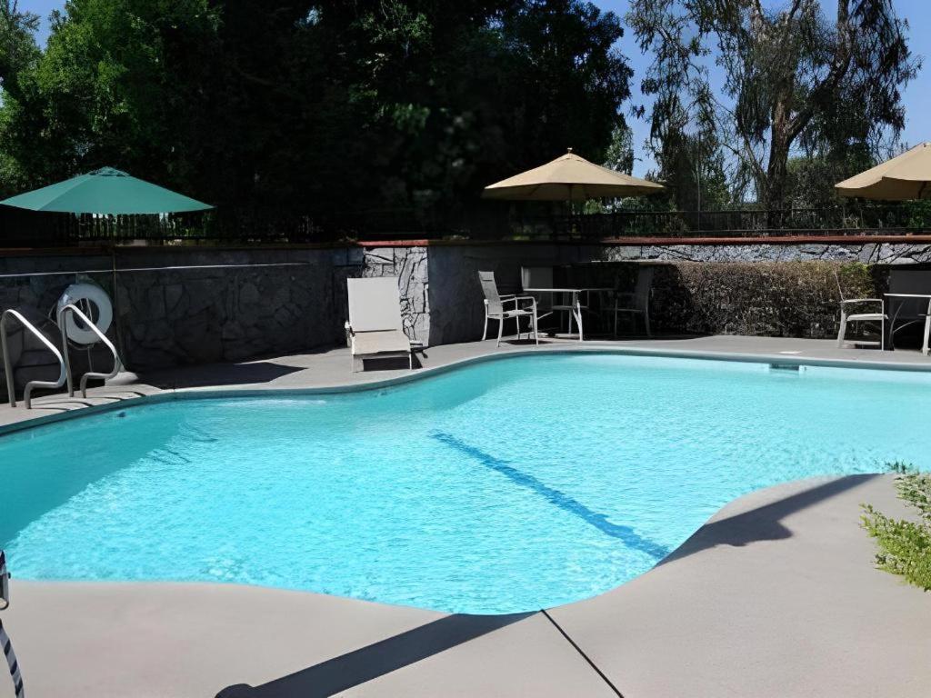 Quality Inn Fresno Yosemite Airport Extérieur photo