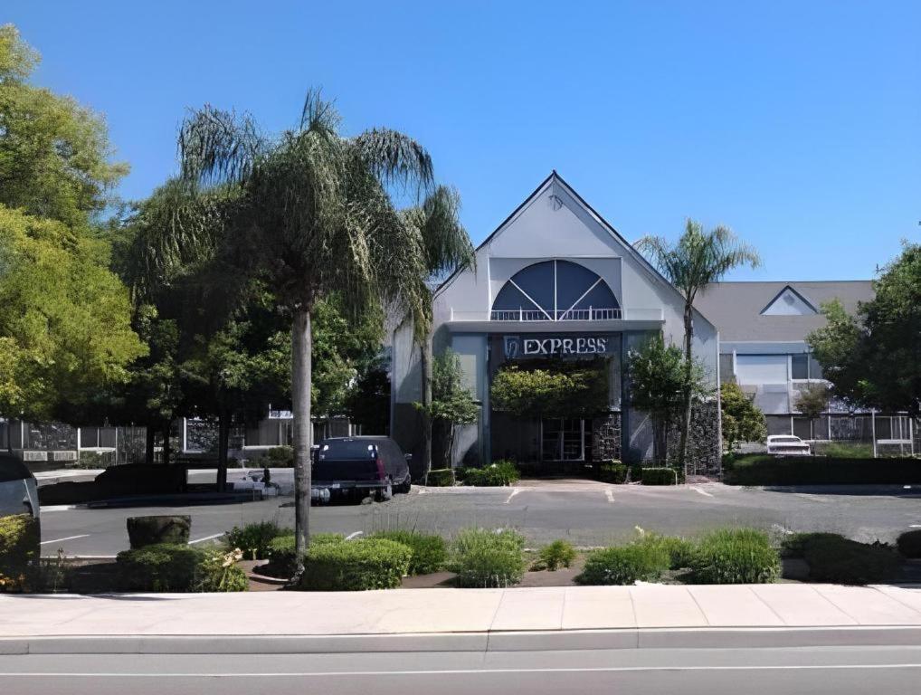 Quality Inn Fresno Yosemite Airport Extérieur photo