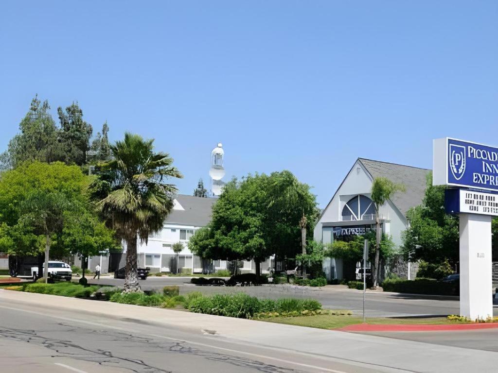 Quality Inn Fresno Yosemite Airport Extérieur photo