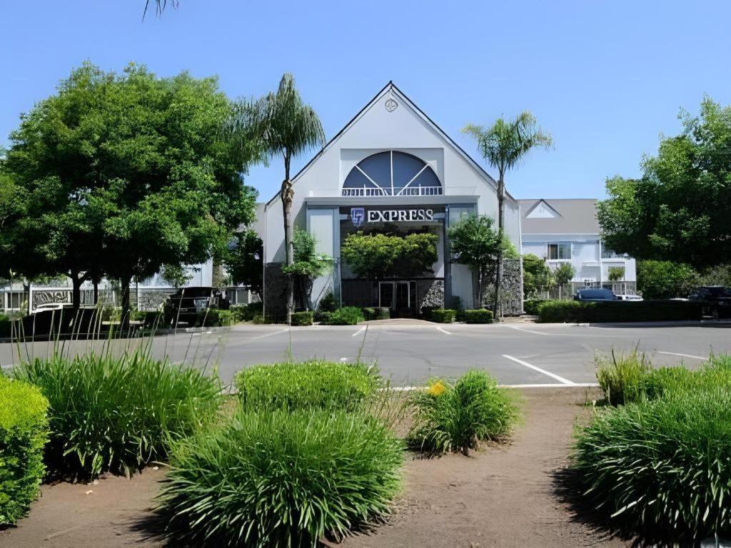 Quality Inn Fresno Yosemite Airport Extérieur photo