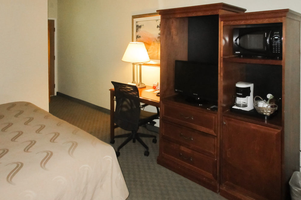 Quality Inn Fresno Yosemite Airport Extérieur photo