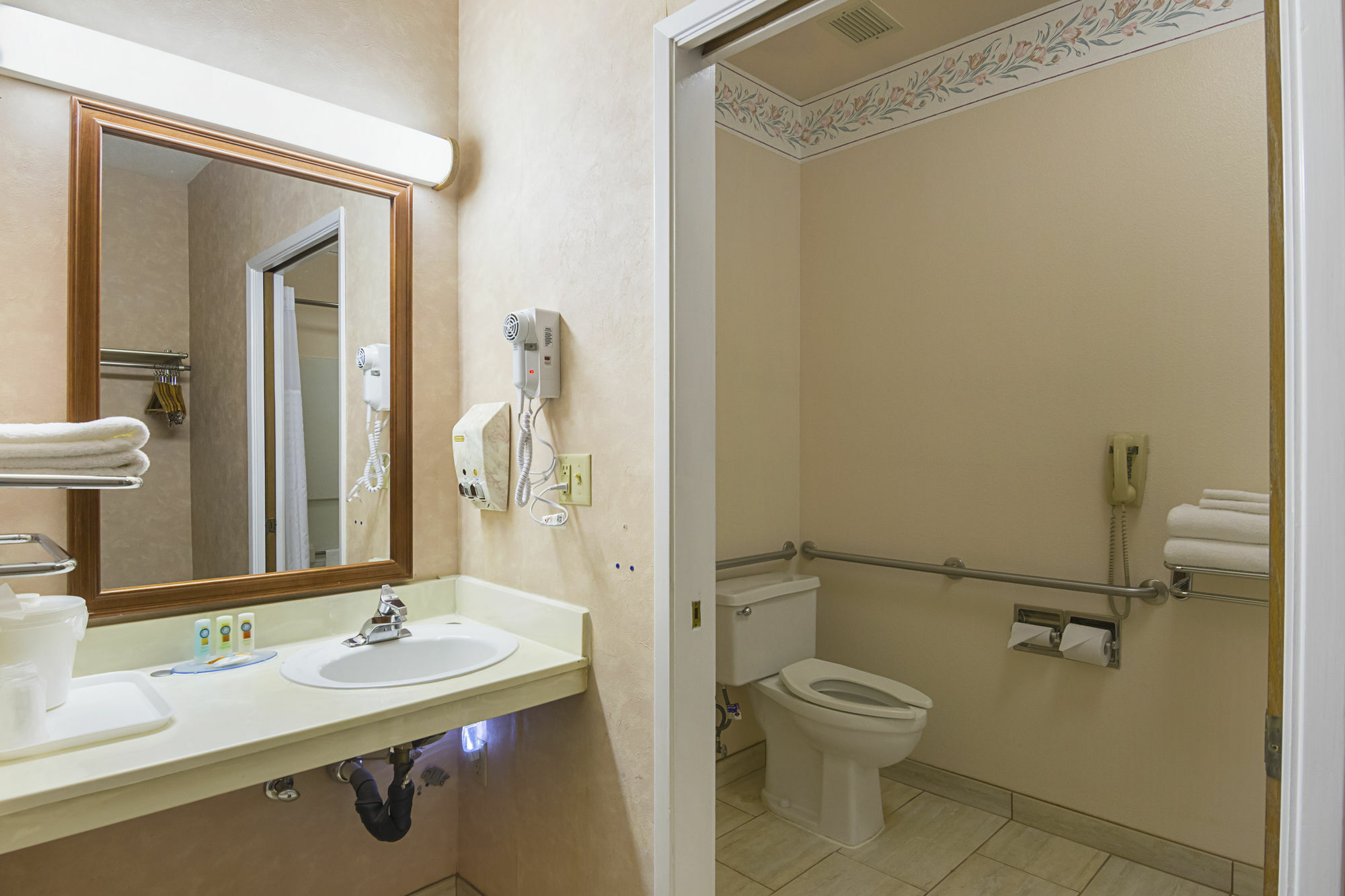 Quality Inn Fresno Yosemite Airport Extérieur photo